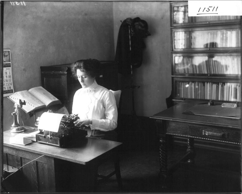 Secretary_at_typewriter